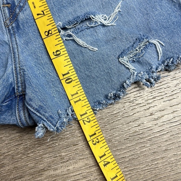 Levi’s High Rise Wedgie Straight Denim Shorts Distressed Light Wash Women’s 27 - Picture 9 of 10